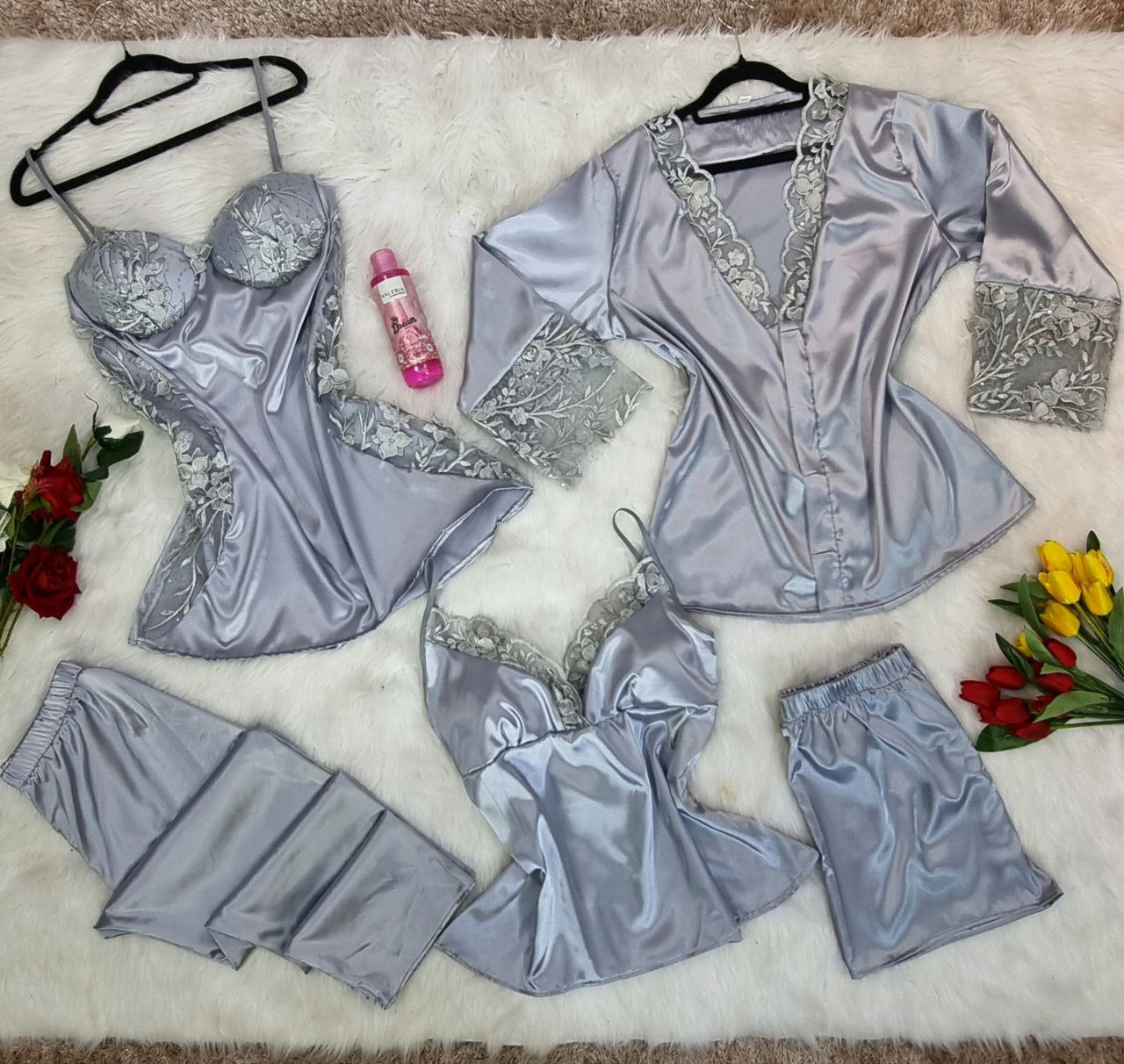 بيجامة نسائية جذابة من 5 قطع بالدانتيل و الساتان الناعم- Pyjamas 5pcs en dentelle et satin doux