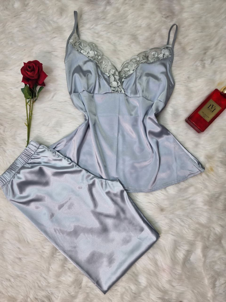 بيجامة نسائية جذابة من 5 قطع بالدانتيل و الساتان الناعم- Pyjamas 5pcs en dentelle et satin doux